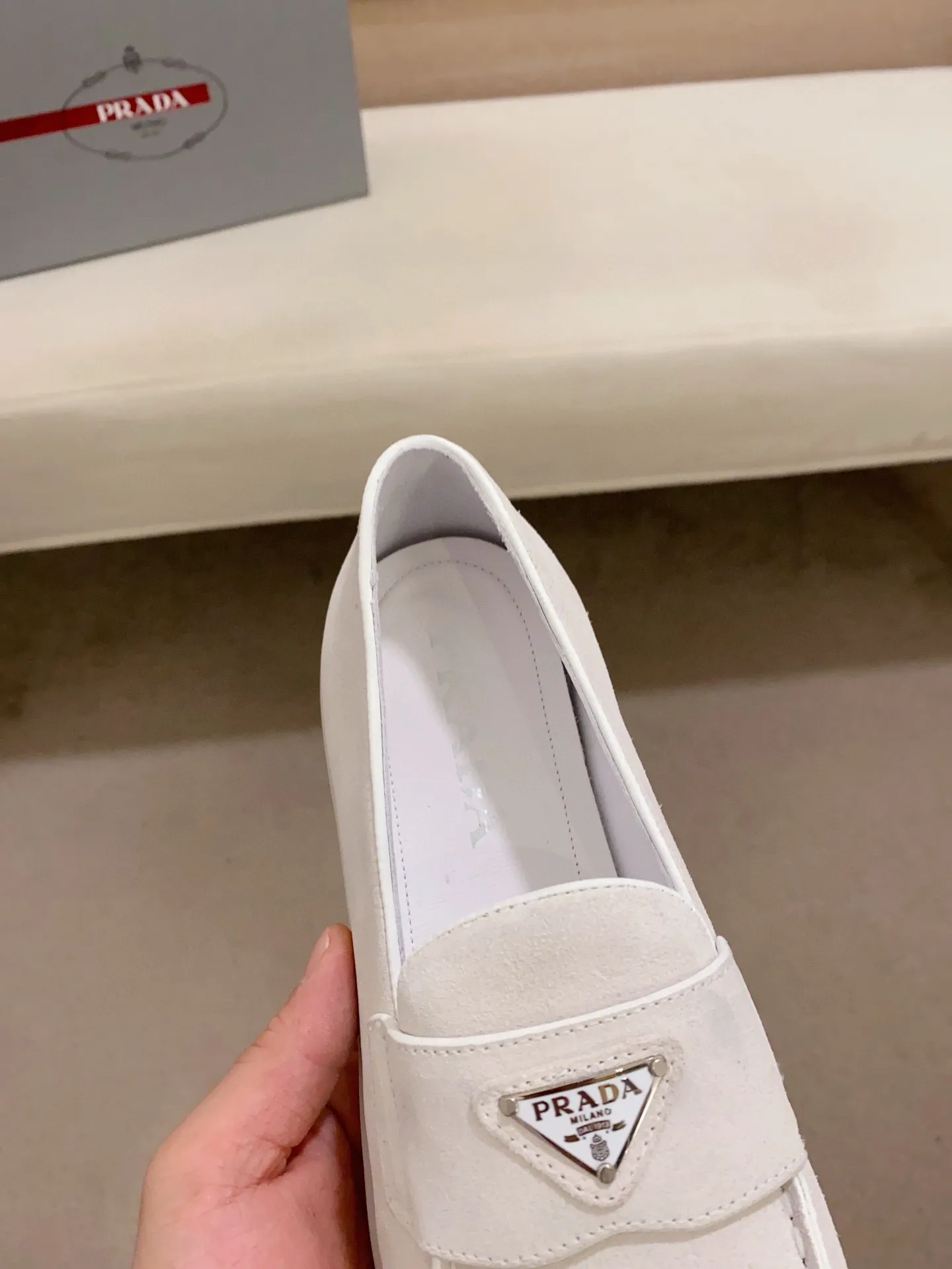 Men's shoes 💰 580💰 ✔️✔️✔️High-quality new PRADA counters are launched at the same time. The new men's shoes and 😘fabrics are selected from high-silk bald cowhide and are made by pure handicrafts. Lining: Full cowhide lining. 👍🏿 High-end ☄️ air-cushion molded anti-slip rubber outsole, exquisite lines, simple and elegant, comfortable and high-end for leisure travel. Code number: 38 to 44 (45 can be customized)